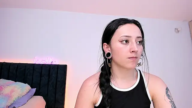 Snapshot of liaqueen610 chatting on February 22, 2025, 12:49 am liaqueen610 online show from February 22, 2025, 12:49 am