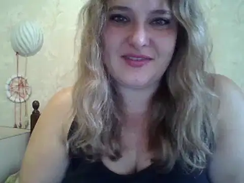 ParisMimi online show from October 21, 2025, 8:37 am