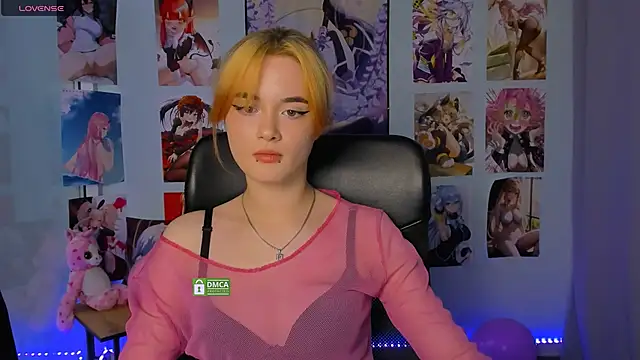 liana kisses online show from February 5, 2025, 11:23 am