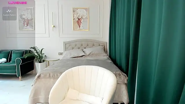 Snapshot of Jolie_Ozolla chatting on February 24, 2025, 5:53 pm Jolie Ozolla online show from February 24, 2025, 5:53 pm