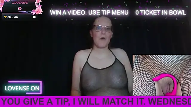 PernillaGirl online show from September 17, 2025, 6:20 pm