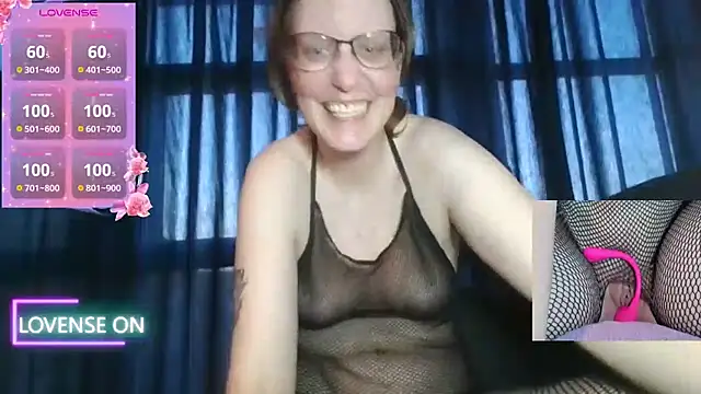 PernillaGirl online show from April 24, 2026, 6:32 pm