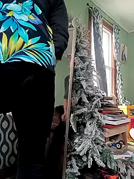 Snapshot of Bigloggz chatting on January 5, 2026, 8:34 pm Bigloggz online show from January 5, 2026, 8:34 pm