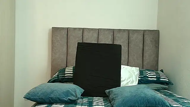 karina lewis  online show from February 26, 2026, 4:22 am