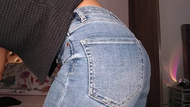 Roussmariehenao online show from April 10, 2026, 9:58 am