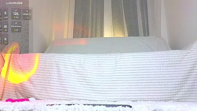 Tasha Miu online show from December 15, 2024, 5:31 pm