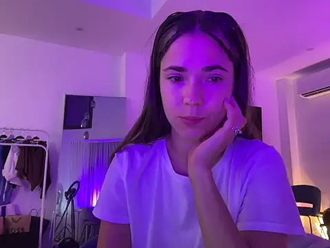 Snapshot of Mika_Miller chatting on September 18, 2025, 5:42 am Mika Miller online show from September 18, 2025, 5:42 am