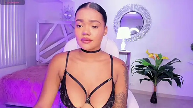 Snapshot of madisson_davon chatting on December 10, 2024, 2:17 pm madisson davon online show from December 10, 2024, 2:17 pm