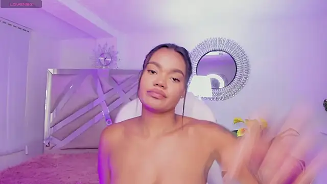 Snapshot of madisson_davon chatting on December 17, 2024, 4:32 pm madisson davon online show from December 17, 2024, 4:32 pm