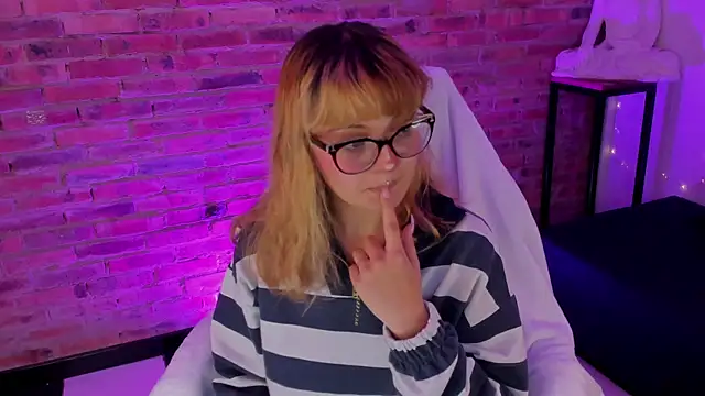 Sweet Namii online show from February 28, 2025, 2:42 am