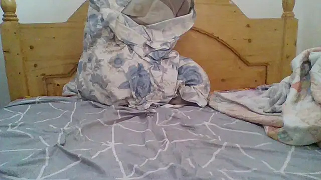 demo2004 online show from April 18, 2026, 12:09 pm