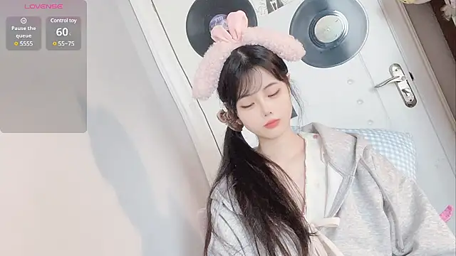 Qedgjwyz1 online show from March 1, 2025, 12:12 pm