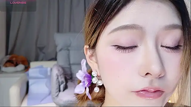 Momoever123456 online show from November 30, 2025, 2:32 pm