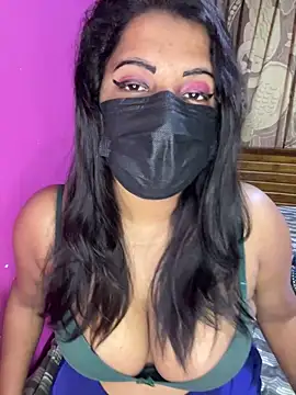 NOORA-GIRL online show from November 7, 2025, 10:43 pm