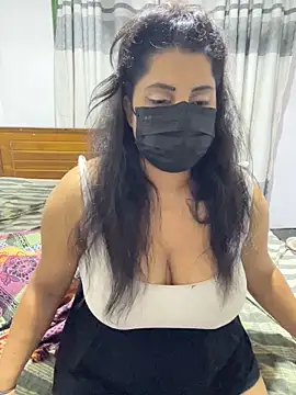 NOORA-GIRL online show from April 21, 2026, 3:35 am