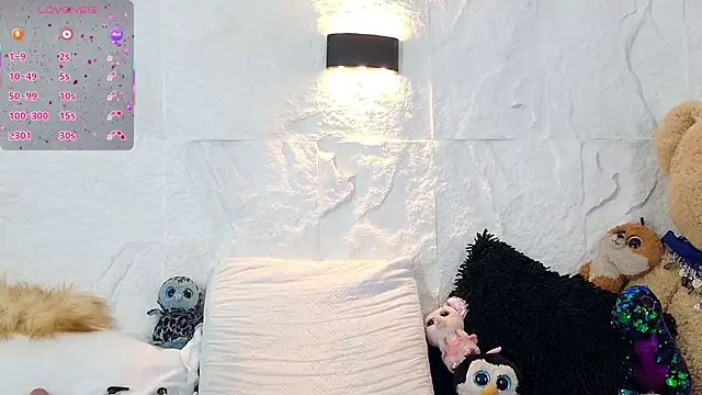 zorravioletta1 online show from September 15, 2025, 1:11 pm