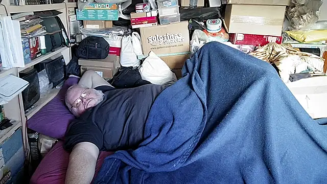 hadeszeuss2 online show from December 1, 2025, 3:39 pm