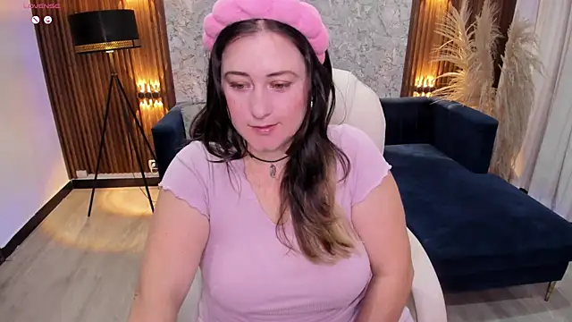 Snapshot of lenah_smith chatting on September 17, 2025, 11:34 am lenah smith online show from September 17, 2025, 11:34 am