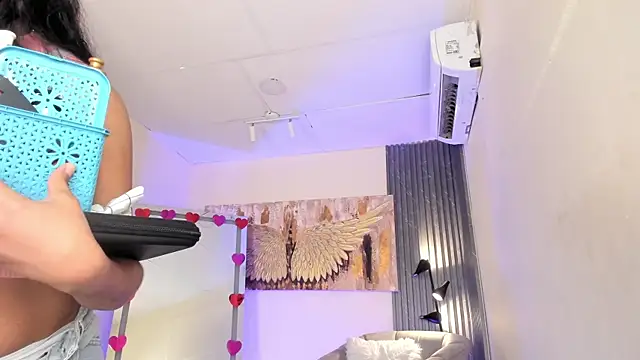 emma alice  online show from February 10, 2025, 12:18 pm