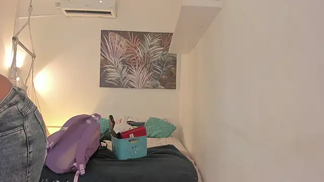 emma alice  online show from March 19, 2025, 12:23 pm