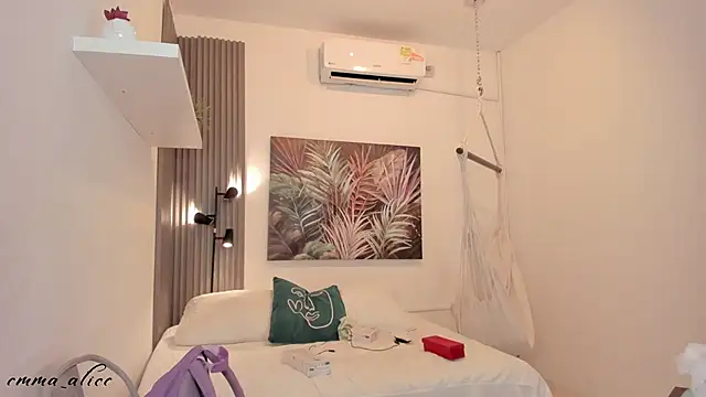 emma alice  online show from September 10, 2025, 12:05 pm