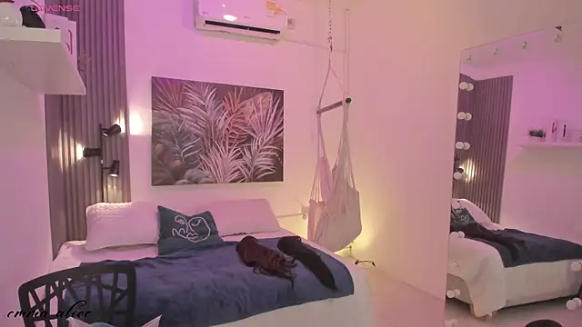 emma alice  online show from September 25, 2025, 12:09 pm