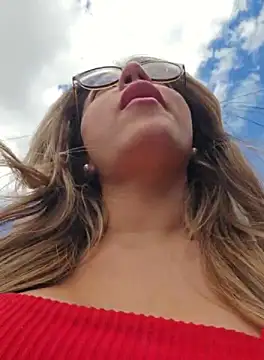 Karen San Miguel online show from October 2, 2025, 6:26 pm