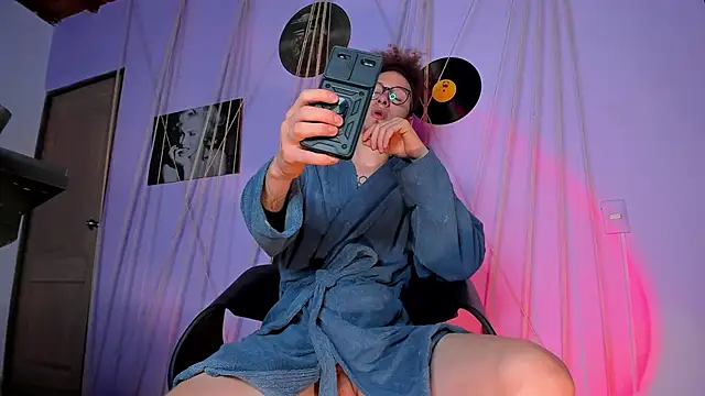 MrShaggy online show from February 3, 2025, 9:52 am