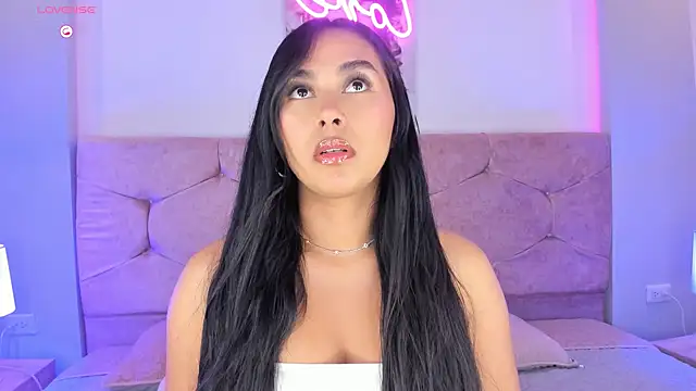 Snapshot of Cameliaa_Smiith chatting on December 5, 2024, 2:53 am Cameliaa Smiith online show from December 5, 2024, 2:53 am