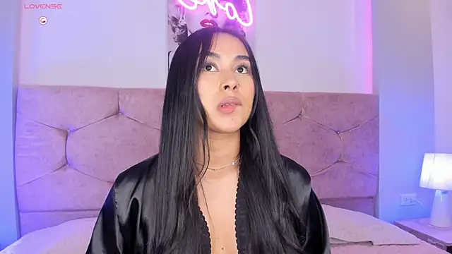 Snapshot of Cameliaa_Smiith chatting on December 18, 2024, 9:47 am Cameliaa Smiith online show from December 18, 2024, 9:47 am