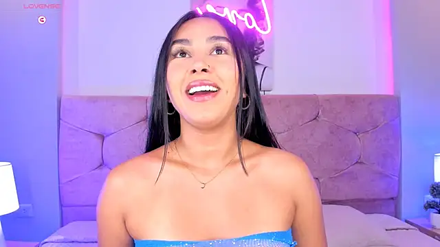 Snapshot of Cameliaa_Smiith chatting on January 14, 2025, 3:32 am Cameliaa Smiith online show from January 14, 2025, 3:32 am