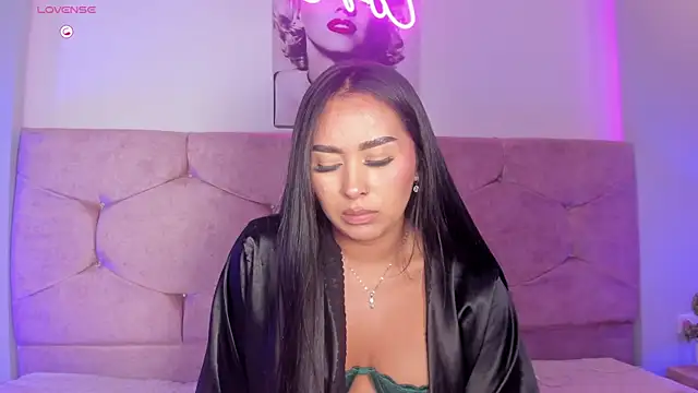 Snapshot of Cameliaa_Smiith chatting on March 21, 2025, 9:45 am Cameliaa Smiith online show from March 21, 2025, 9:45 am