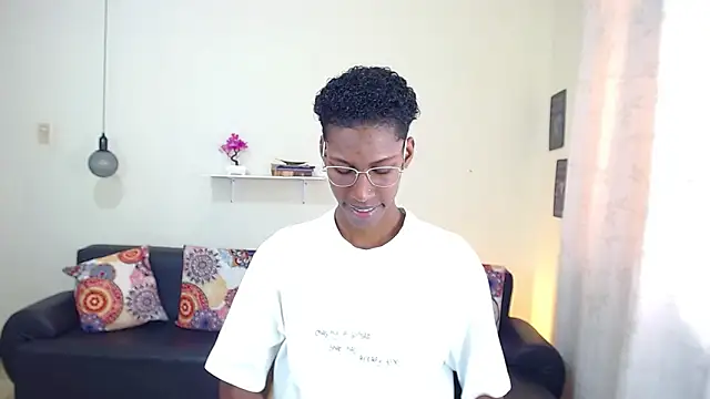 maiki18  online show from January 16, 2025, 1:47 pm