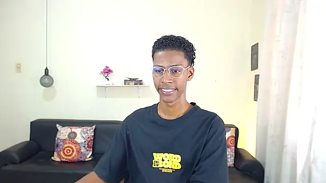 maiki18  online show from February 1, 2025, 1:41 pm