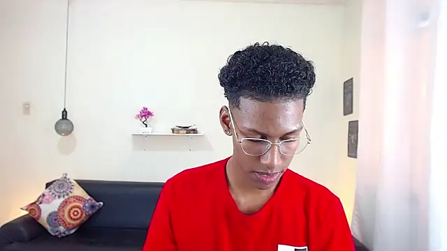 maiki18  online show from February 10, 2025, 8:00 pm