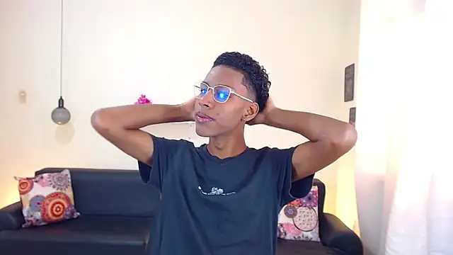 maiki18  online show from February 17, 2025, 1:42 pm