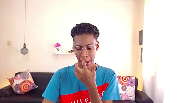 maiki18  online show from February 28, 2025, 1:58 pm