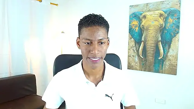 maiki18  online show from December 4, 2025, 8:50 pm