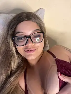 Snapshot of Lolacavalona chatting on December 16, 2024, 5:17 am Lolacavalona online show from December 16, 2024, 5:17 am