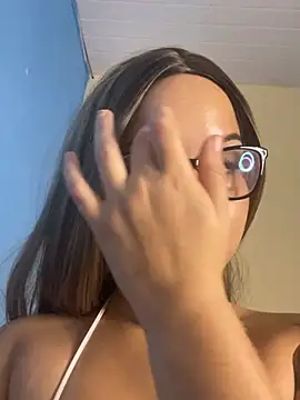 Snapshot of Lolacavalona chatting on December 20, 2024, 9:28 pm Lolacavalona online show from December 20, 2024, 9:28 pm