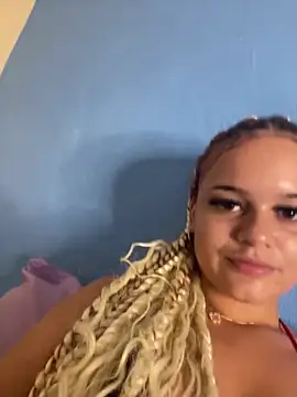 Snapshot of Lolacavalona chatting on January 13, 2025, 8:26 pm Lolacavalona online show from January 13, 2025, 8:26 pm