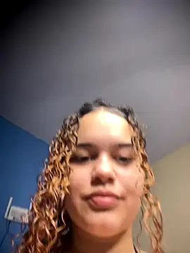 Snapshot of Lolacavalona chatting on September 29, 2025, 4:56 pm Lolacavalona online show from September 29, 2025, 4:56 pm