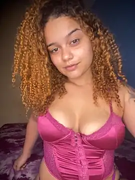 Snapshot of Lolacavalona chatting on October 14, 2025, 12:00 am Lolacavalona online show from October 14, 2025, 12:00 am