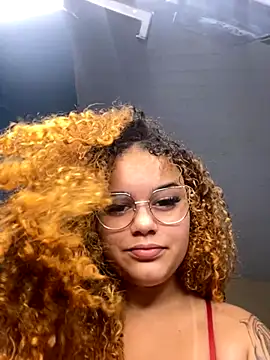 Snapshot of Lolacavalona chatting on November 14, 2025, 5:00 pm Lolacavalona online show from November 14, 2025, 5:00 pm