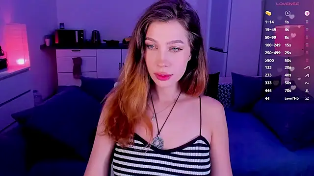 tenderdreams online show from November 24, 2025, 10:42 pm