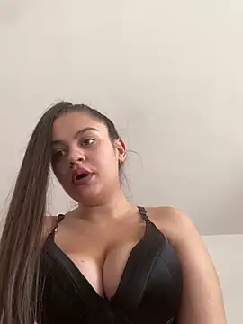 ayshalove online show from February 24, 2025, 1:42 pm