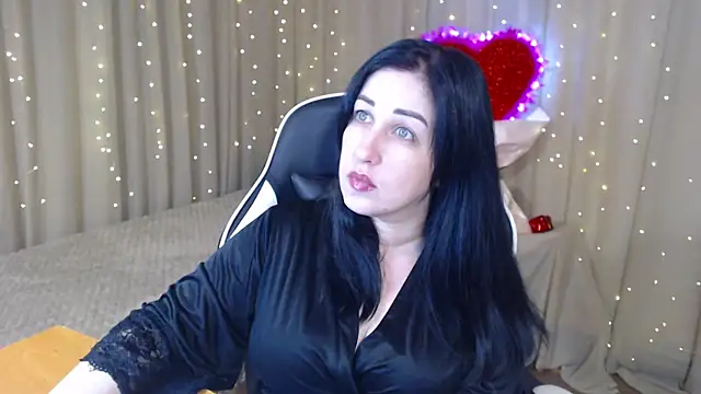 Snapshot of JillStevens chatting on February 10, 2026, 4:05 am JillStevens online show from February 10, 2026, 4:05 am