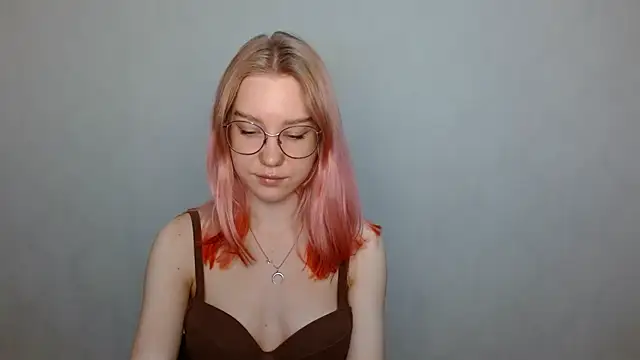 Snapshot of cindi_hot chatting on December 8, 2024, 8:09 am cindi hot online show from December 8, 2024, 8:09 am