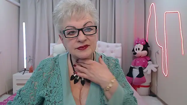 KayleSmoll online show from May 13, 2026, 6:38 pm