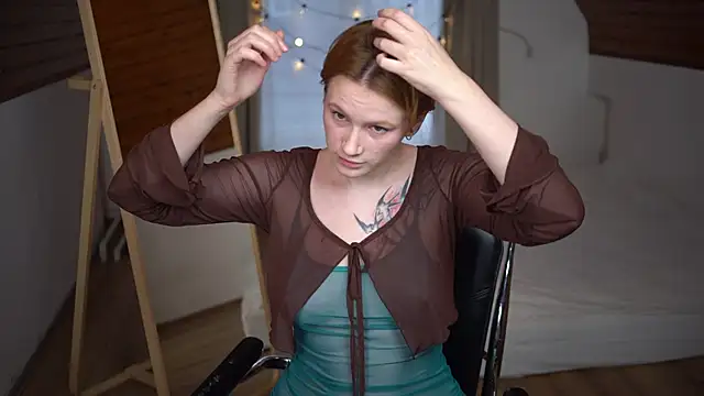 AkaneiroDemon online show from December 11, 2024, 9:19 am